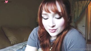 Ladynoire seduit la camera avec son gros cul