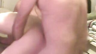 Vieux couple font venir un jeune pour que mamie se fasse baiser