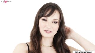 lexi luna hot busty brunette