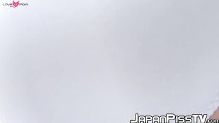 Beautiful Japanese babe fills bowl with her hot yellow piss