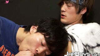Japanese twink sucks his buddies cock and spreads his legs