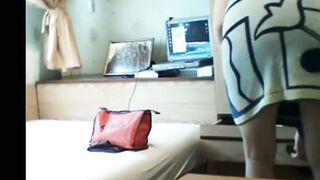 Stepdaughter using my razor (hidden cam)