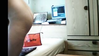 Stepdaughter using my razor (hidden cam)