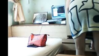 Stepdaughter using my razor (hidden cam)