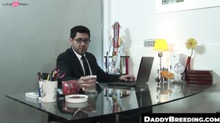 DaddyBreeding.com - Twink receives facial after barebacking with fat daddy until he g