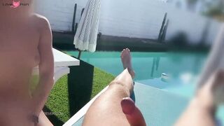 La fellation au bord de la piscine a meilleur gout