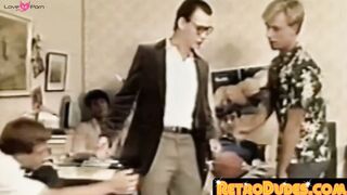 RetroDudes.com - College dudes enjoy cock sucking party in dorm room