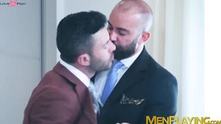 Classy bearded jock Andy Star deepthroats big throbbing cock
