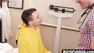 BoysFunSize.com - Doctor raw penetrates twink deeply enjoying his moans in missionary