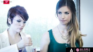 ALL CUNT WITH MOUTH RUBS - Goddess Dyke Bree Daniels And Stella Cox Have Fun Testing New Grind Oil