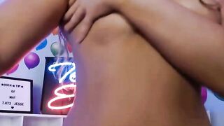 Dificile de decider entre ses seins enormes et son cul delicieux