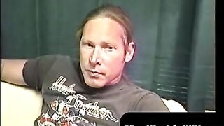 MenWorkinXXX.com - Long-haired Freddyz strokes his fat meat on his bed