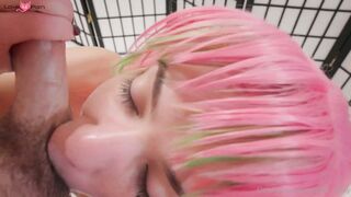 Une fille en cosplay se fait ejaculer sur le visage