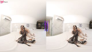 PURITYVR Horny lesbians Kelly and Luana